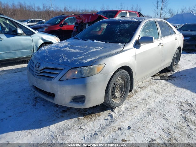 12529193 :رقم المزاد ، 4T1BF3EK4AU002570 vin ، 2010 Toyota Camry Le مزاد بيع