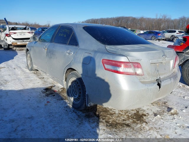 12529193 :رقم المزاد ، 4T1BF3EK4AU002570 vin ، 2010 Toyota Camry Le مزاد بيع