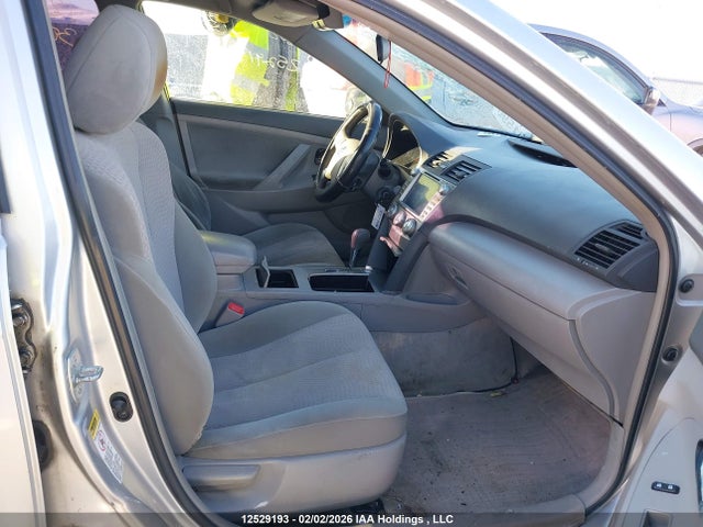 12529193 :رقم المزاد ، 4T1BF3EK4AU002570 vin ، 2010 Toyota Camry Le مزاد بيع