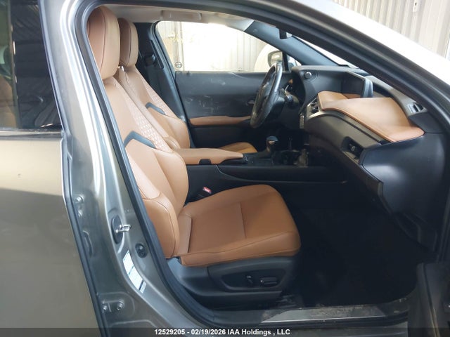 JTHL9JBH6M2046663 Lexus UX 250H
