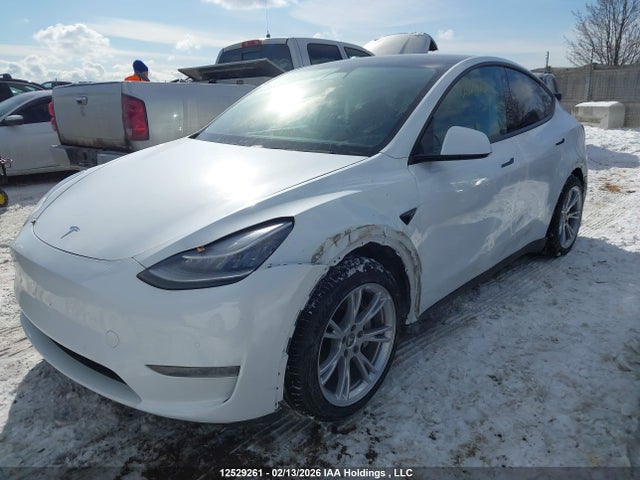 Tesla Model Y Long Range 2021 5YJYGDEEXMF067576 Image 2