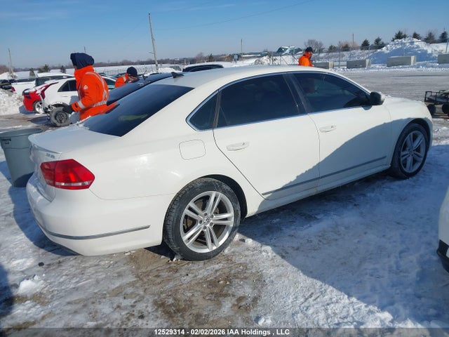 Volkswagen PASSAT SEL 2014 1VWCT7A33EC048715 Image 13