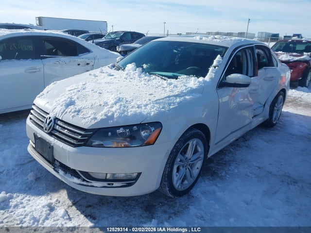 Volkswagen PASSAT SEL 2014 1VWCT7A33EC048715 Image 2