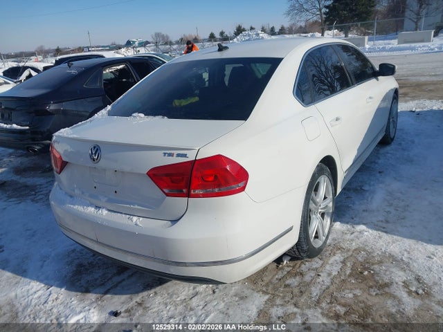 Volkswagen PASSAT SEL 2014 1VWCT7A33EC048715 Image 4