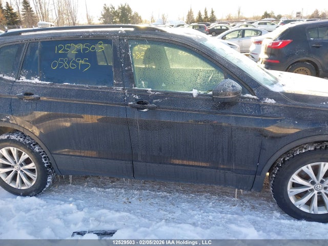 3VV0B7AXXJM058695 Volkswagen TIGUAN S
