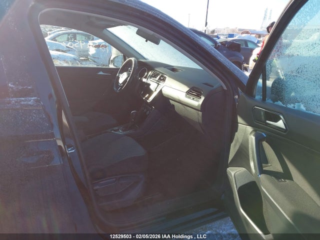 3VV0B7AXXJM058695 Volkswagen TIGUAN S