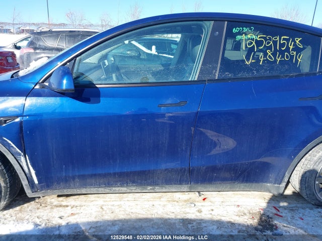 7SAYGDEE0NF484094 Tesla Model Y