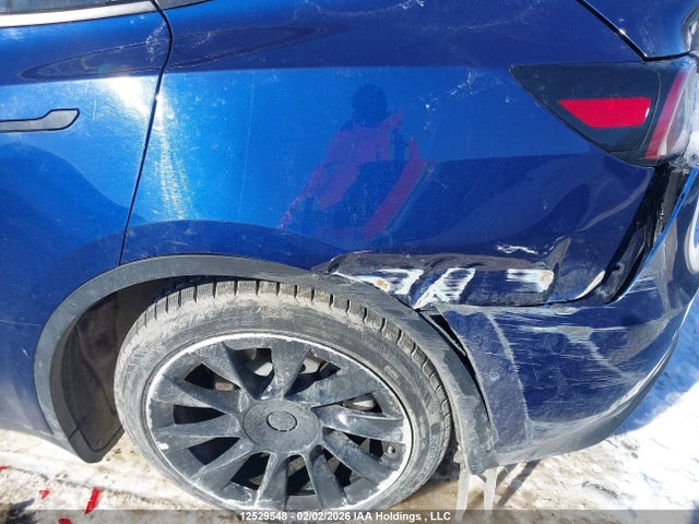 7SAYGDEE0NF484094 Tesla Model Y