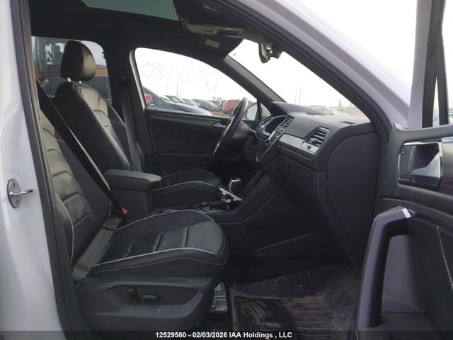 3VV4B7AX0NM135551 Volkswagen Tiguan Highline R-line