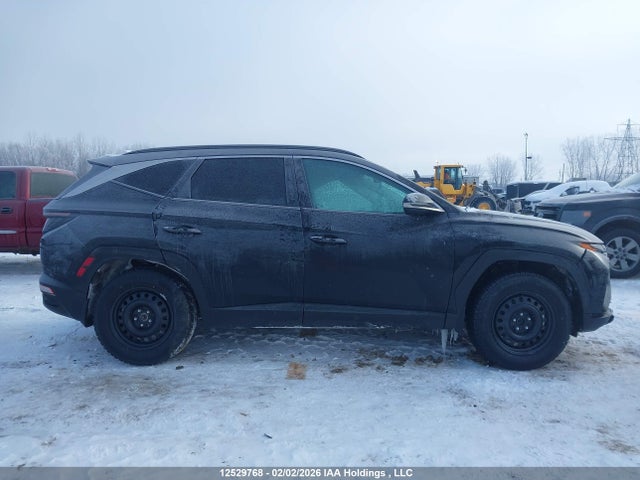 KM8JCCA13NU011929 Hyundai Tucson Luxury