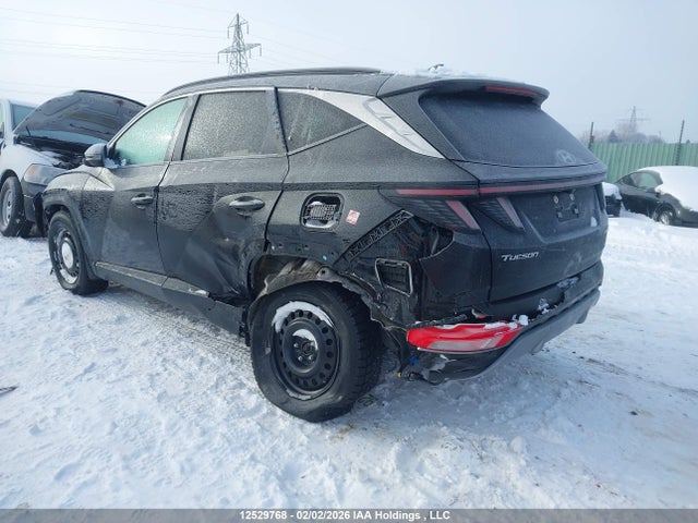 KM8JCCA13NU011929 Hyundai Tucson Luxury