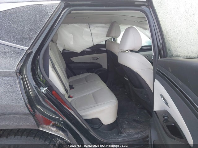 KM8JCCA13NU011929 Hyundai Tucson Luxury