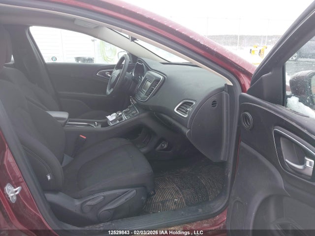Продажа на аукционе авто 2015 Chrysler 200 Lx, vin: 1C3CCCFB2FN735318, номер лота: 12529843