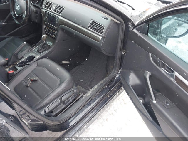 12529939 :رقم المزاد ، 1VWBT7A30HC009869 vin ، 2017 Volkswagen Passat 1.8 Tsi Comfortline مزاد بيع