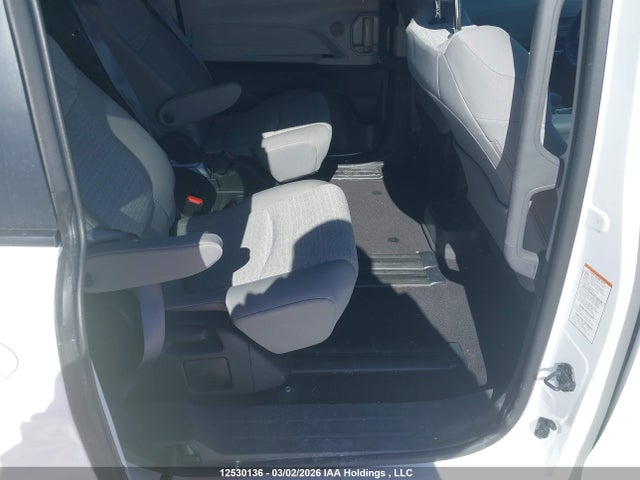 2022 Toyota Sienna მანქანა იყიდება აუქციონზე, vin: 5TDGRKEC3NS098223, აუქციონის ნომერი: 12530136