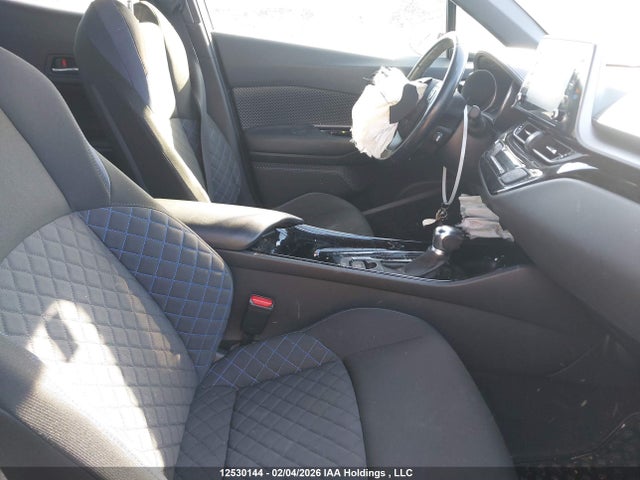 JTNKHMBX8M1102001 Toyota C-hr Xle Premium