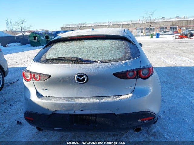 JM1BPBMY8N1513904 Mazda 3 Premium