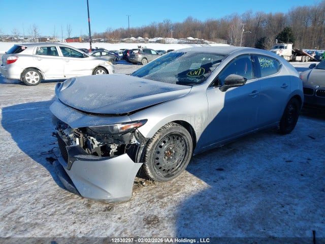 JM1BPBMY8N1513904 Mazda 3 Premium