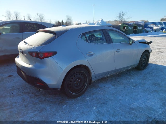 JM1BPBMY8N1513904 Mazda 3 Premium