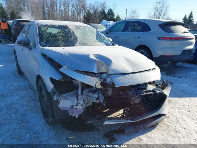 JM1BPBMY8N1513904 Mazda 3 Premium