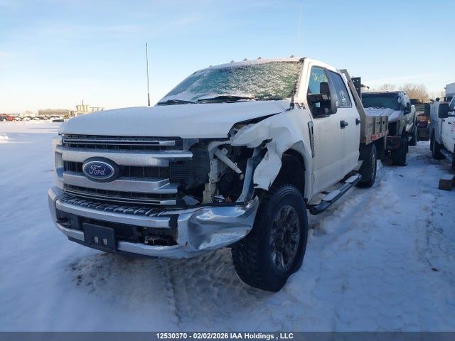 Ford F-350 Chassis Xlt 2022 1FD8W3F68NEC50140 Image 2