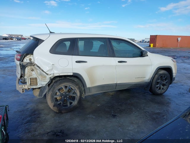 1C4PJLAB7HW630121 Jeep Cherokee Sport