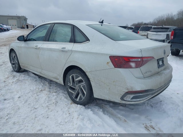 3VWGM7BU7NM016161 Volkswagen Jetta Highline