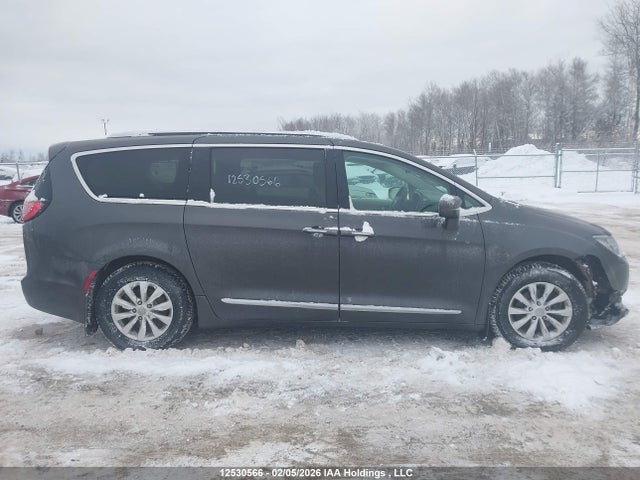 2C4RC1EG8JR105967 Chrysler Pacifica Touring-l Plus
