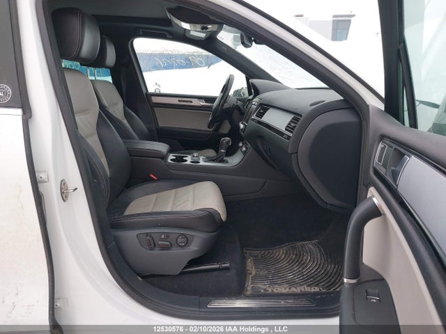 WVGRF7BP8HD000496 Volkswagen Touareg