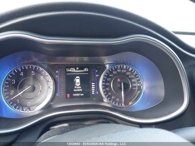 1C3CCCFB0FN629899 Chrysler 200 LX