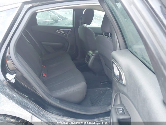 1C3CCCFB0FN629899 Chrysler 200 LX