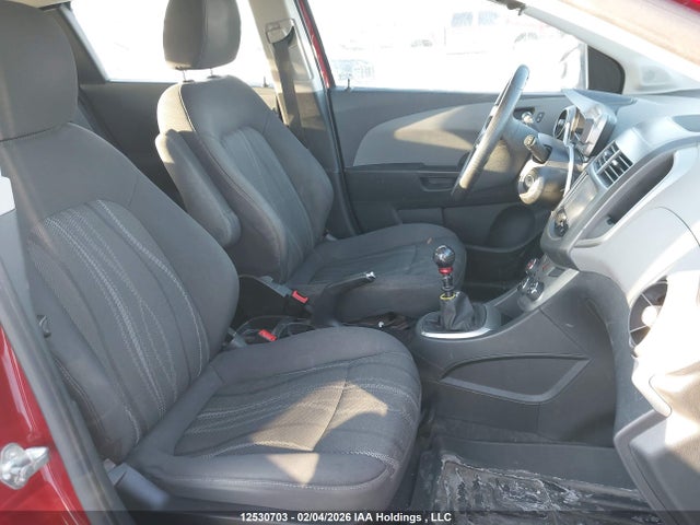 1G1JD6SH7F4172437 Chevrolet SONIC LT