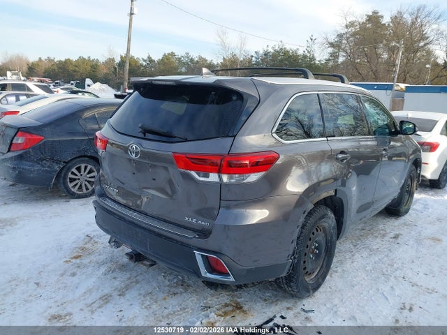 5TDJZRFH3JS558810 Toyota Highlander Se/xle