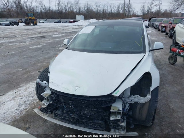 12530835 :رقم المزاد ، 5YJ3E1EB9NF126865 vin ، 2022 Tesla Model 3 Long Range مزاد بيع