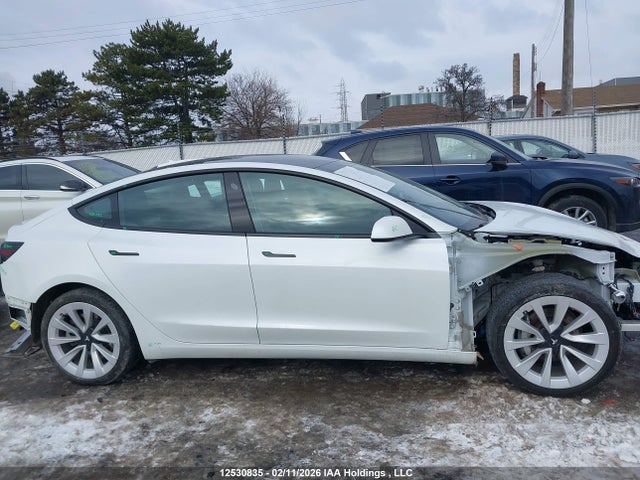 12530835 :رقم المزاد ، 5YJ3E1EB9NF126865 vin ، 2022 Tesla Model 3 Long Range مزاد بيع