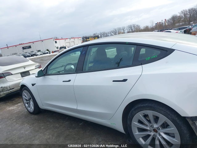 12530835 :رقم المزاد ، 5YJ3E1EB9NF126865 vin ، 2022 Tesla Model 3 Long Range مزاد بيع