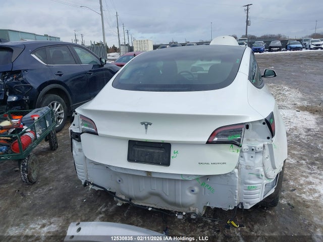 12530835 :رقم المزاد ، 5YJ3E1EB9NF126865 vin ، 2022 Tesla Model 3 Long Range مزاد بيع