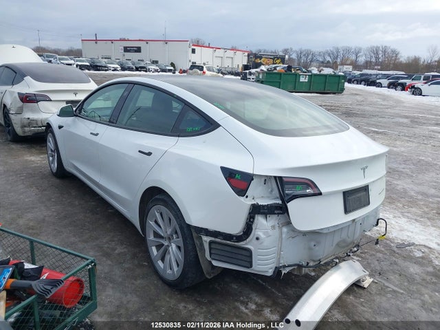 12530835 :رقم المزاد ، 5YJ3E1EB9NF126865 vin ، 2022 Tesla Model 3 Long Range مزاد بيع