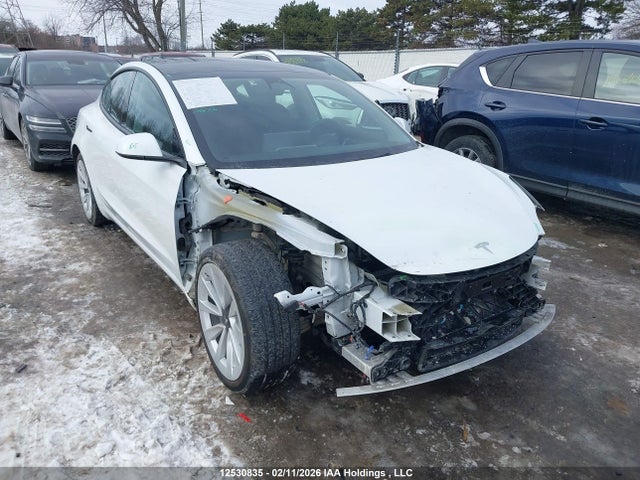 12530835 :رقم المزاد ، 5YJ3E1EB9NF126865 vin ، 2022 Tesla Model 3 Long Range مزاد بيع