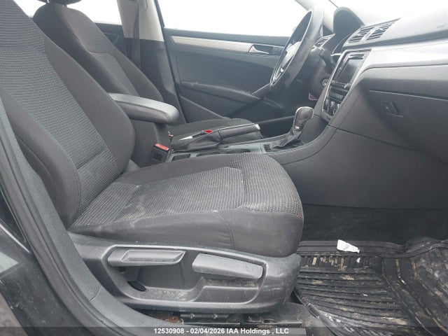 1VWAT7A3XHC056306 Volkswagen Passat 1.8 Tsi Trendline+