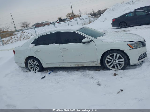 Volkswagen Passat 2017 1VWCT7A34HC013721 Image 13