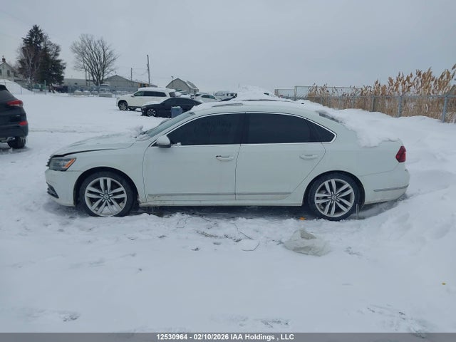 Volkswagen Passat 2017 1VWCT7A34HC013721 Image 14