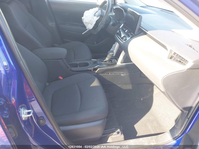 7MUCAABG1SV120423 Toyota Corolla Cross Le