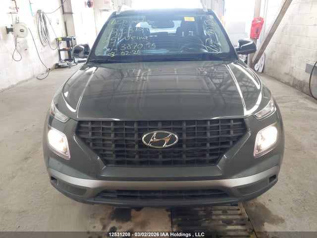 KMHRC8A3XSU387055 Hyundai Venue Preferred W/two-tone