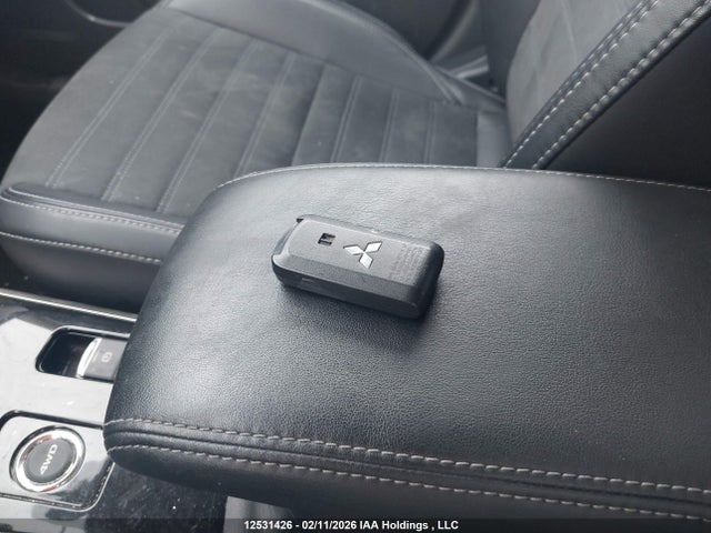 JA4AZ2A31KJ600175 Mitsubishi Outlander Es