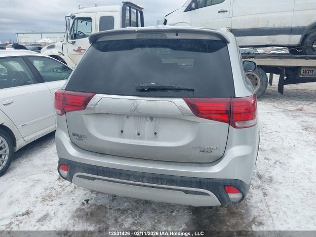 JA4AZ2A31KJ600175 Mitsubishi Outlander Es