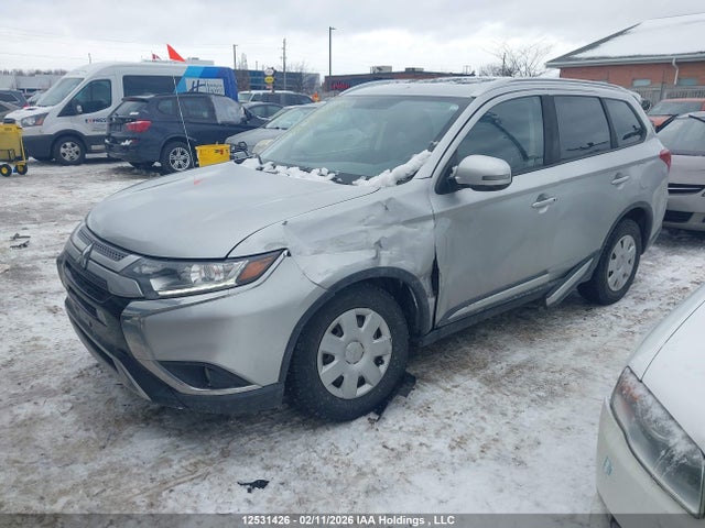 JA4AZ2A31KJ600175 Mitsubishi Outlander Es
