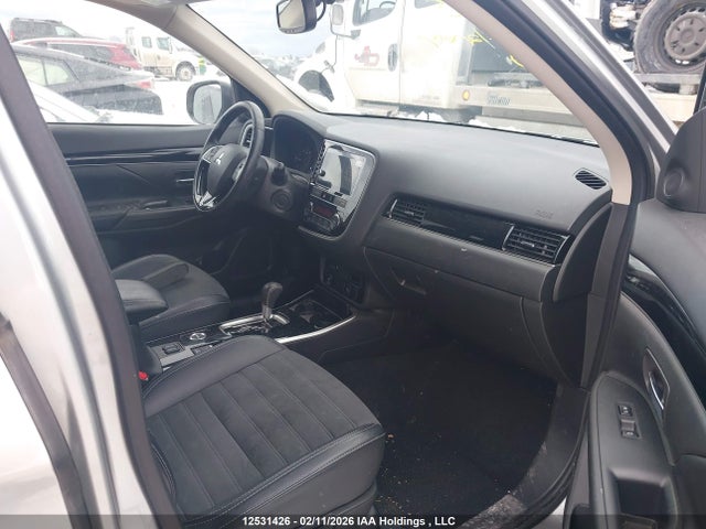 JA4AZ2A31KJ600175 Mitsubishi Outlander Es