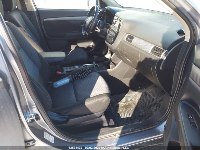 2015 Mitsubishi Outlander Se მანქანა იყიდება აუქციონზე, vin: JA4JZ3AX1FZ602900, აუქციონის ნომერი: 12531432