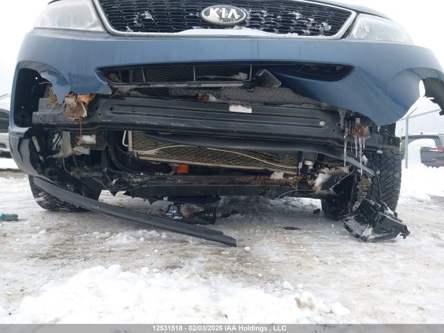 5XYKTCA6XFG584057 KIA SORENTO LX